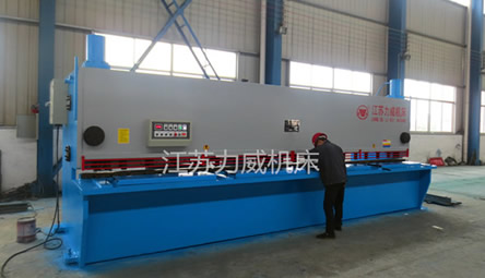 QC11Y/K普通、數(shù)控液壓閘式剪板機(jī)